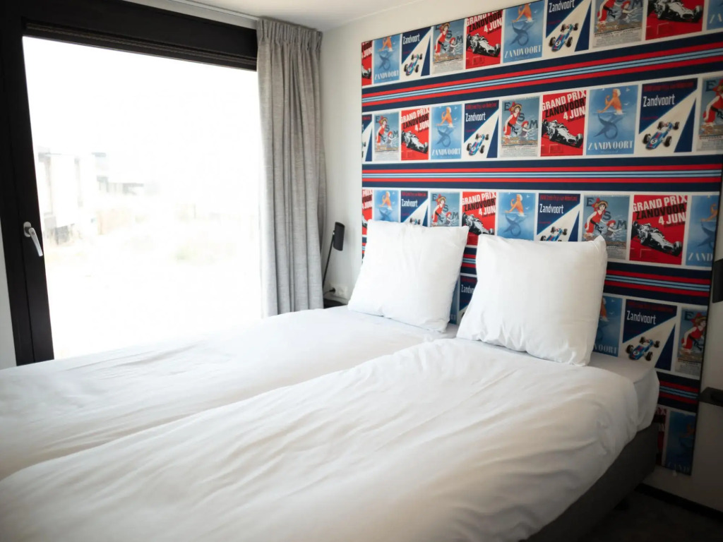 Spacious Lodge Near Zandvoort & the Sea