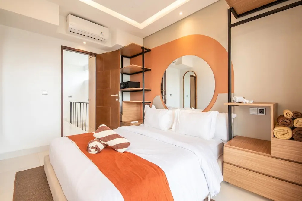 Opulent 6 BR in Canggu, 300m to Café Del mar