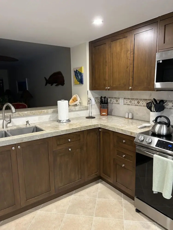 Gorgeous 2 bedroom condo with panoramic views of the Atlantic Ocean. 2 Condo by RedAwning