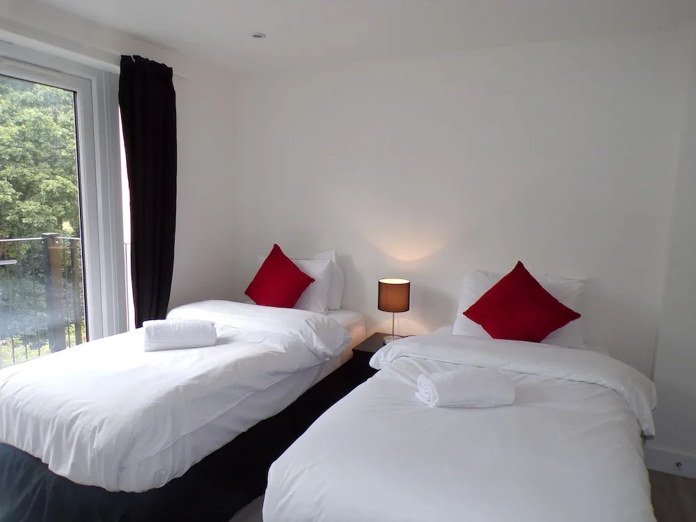 Lakeview Apartments and Rooms