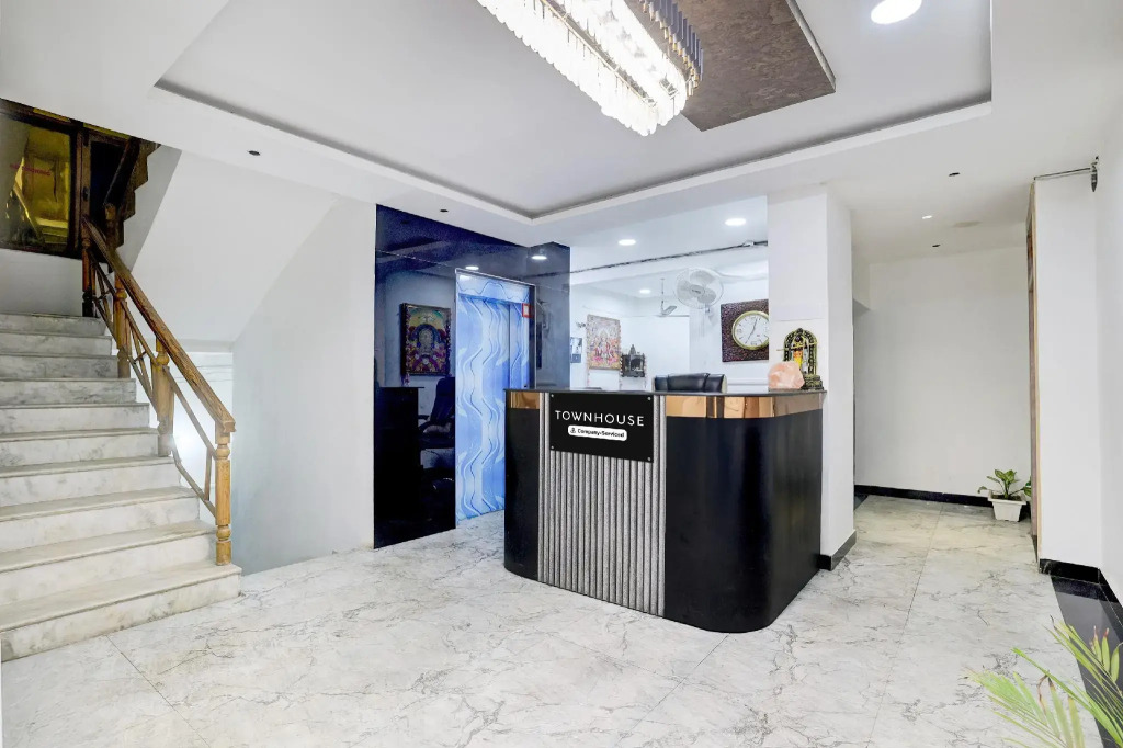 OYO 16736 Hotel Hm Crystal