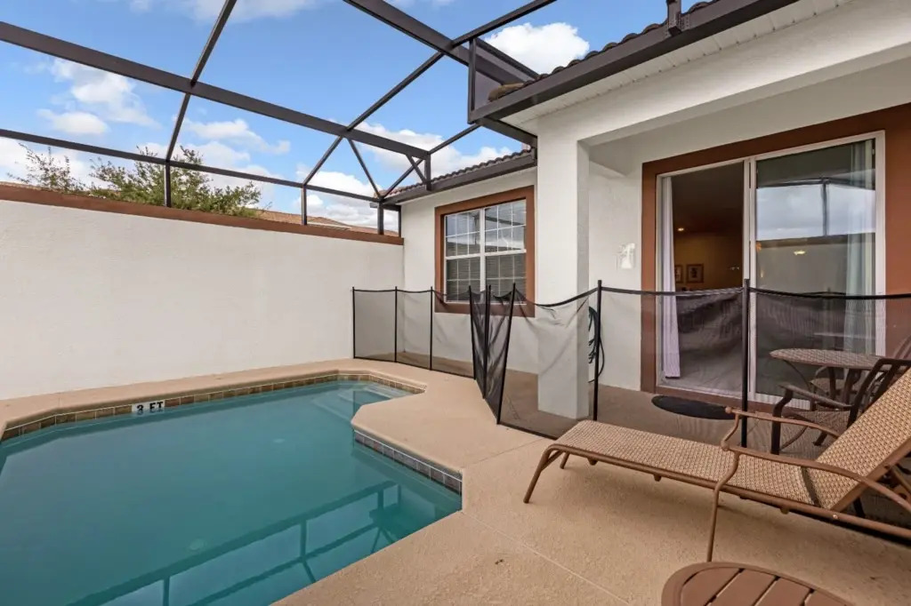 5 Bedrooms 4 Bathrooms Storey Lake 4806 Cs