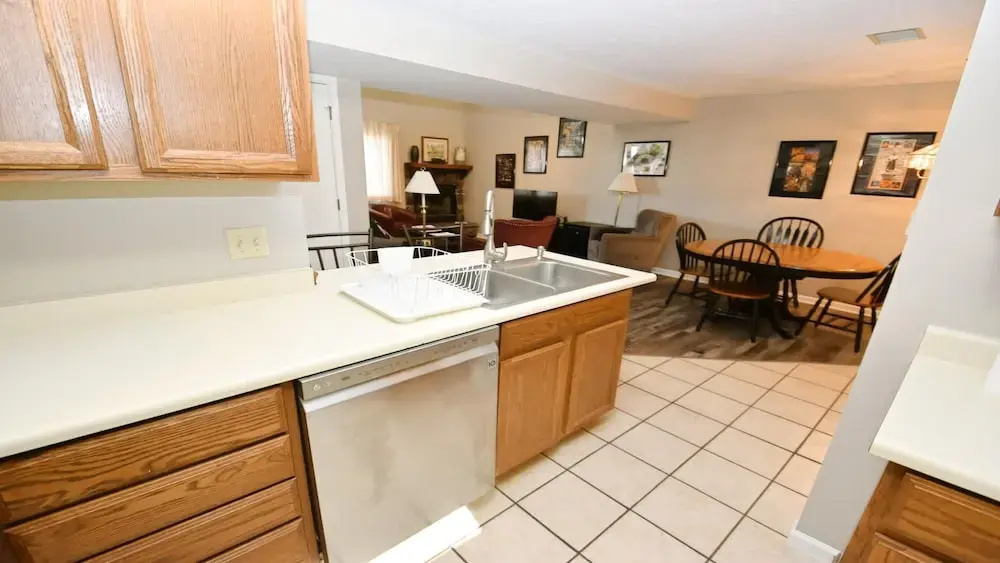 2 Br 2 b Condo at Unv of Notre Dame Short and Long Term Stays Welcome ND Football A5