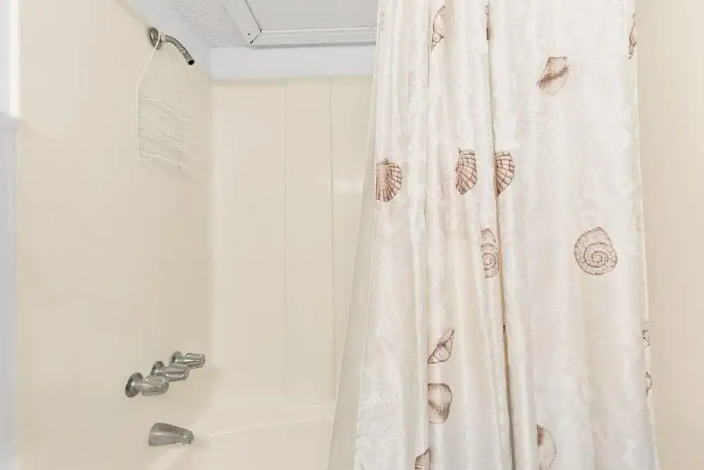 Madeira Beach Yacht Club 151H by Distinctive Beach Rentals
