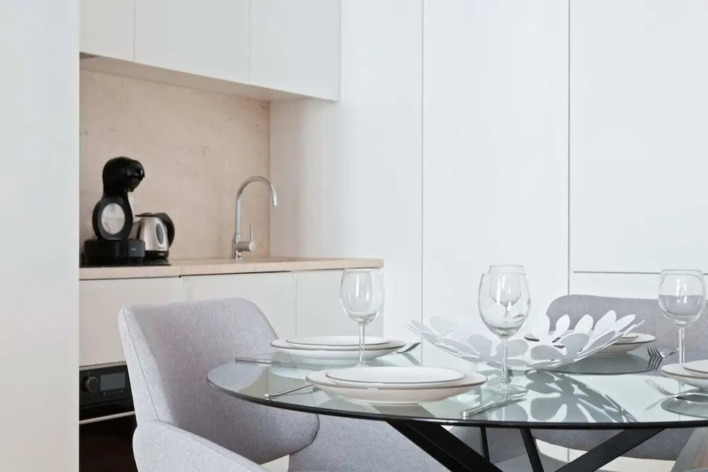 Spacious 1 Bedroom Apartment Near Baixa