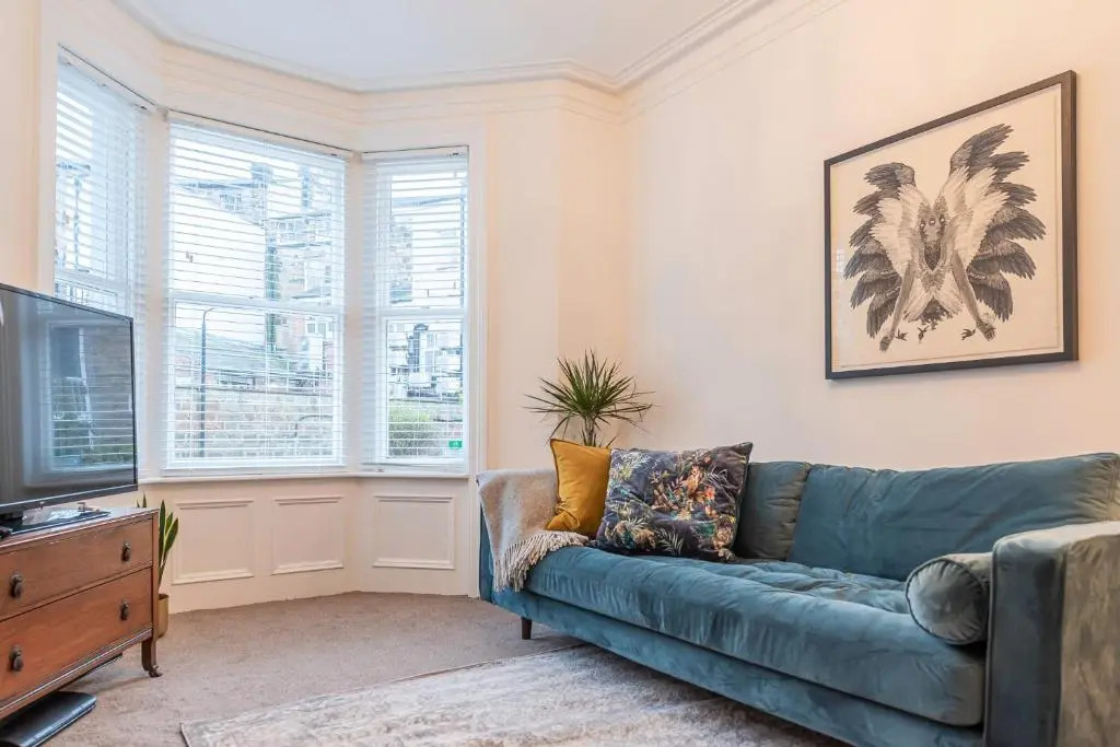 Perfectly Located 4 Storey Townhouse With 2 Parking Spaces In Central Harrogate