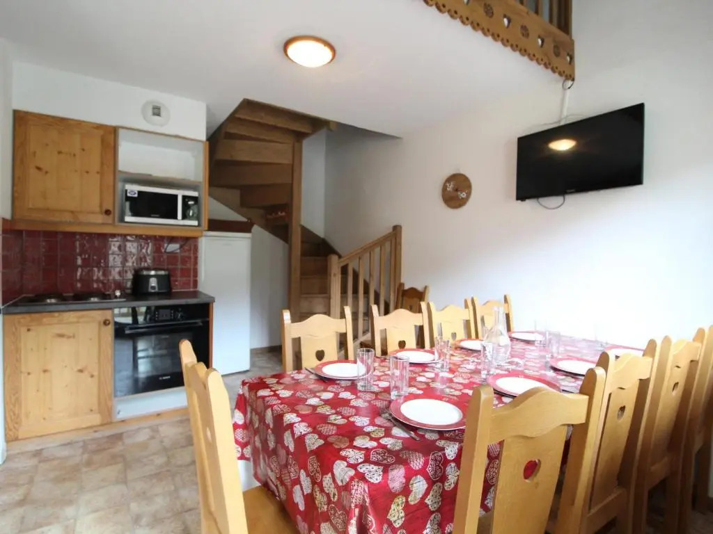 Appartement Lanslevillard, 5 pièces, 10 personnes - FR-1-508-85