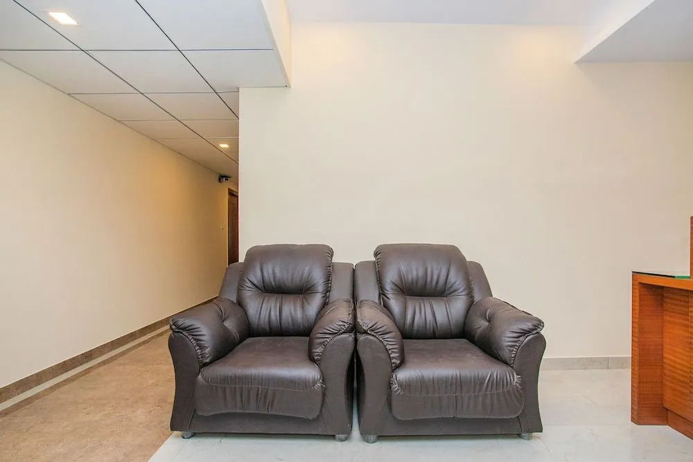 Oyo 18836 Orchid Suites