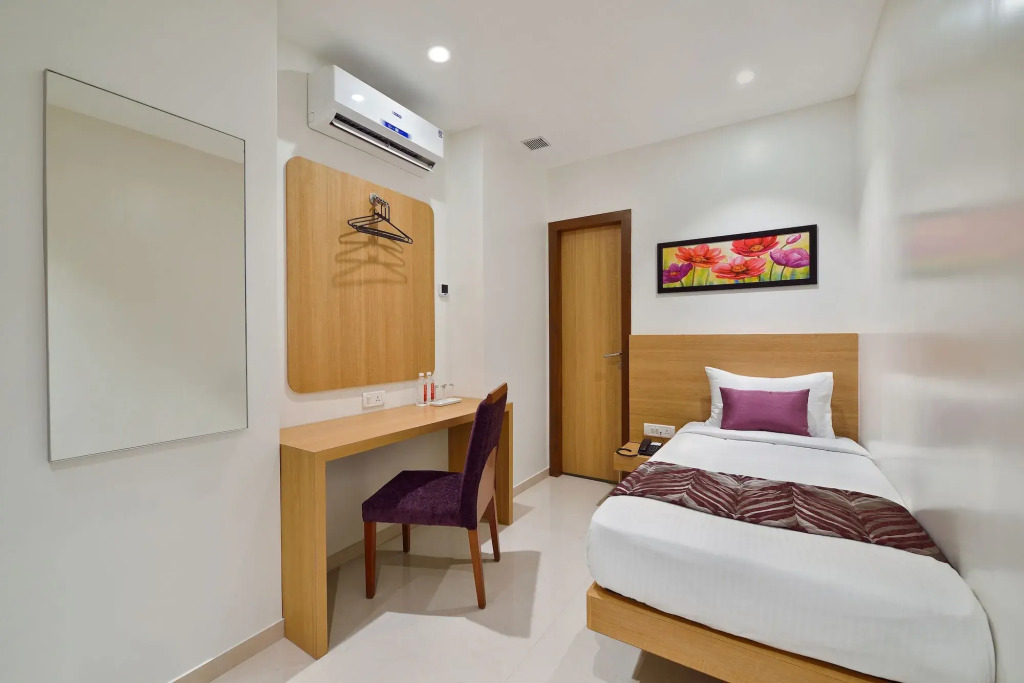 Hotel Leafio-Near Airport