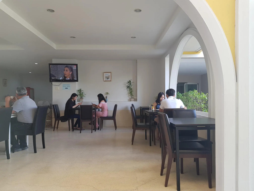 Hotel B