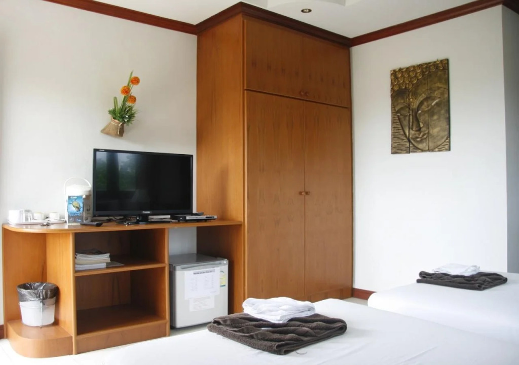 Baan Chayna Lounge Resort