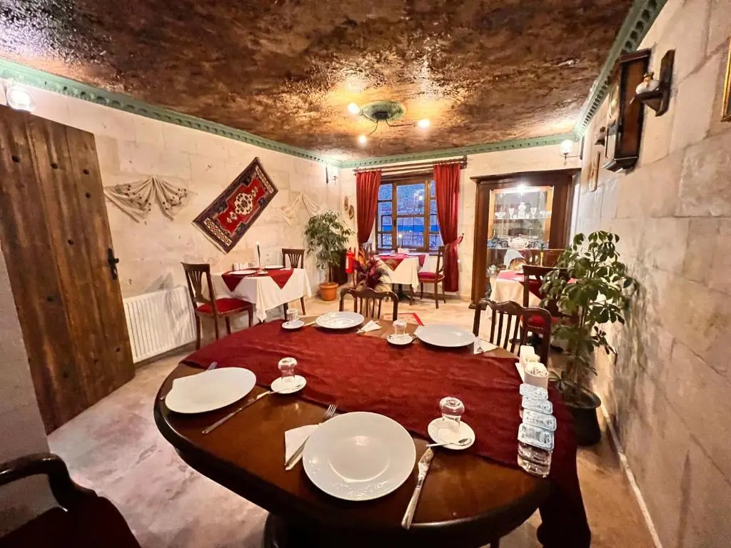 Shadow Cave House