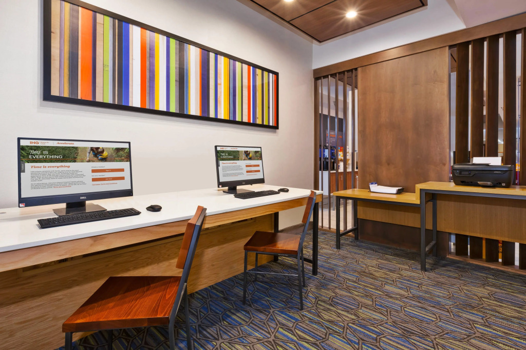 Holiday Inn Express Hotel & Suites Cleveland - Richfield by IHG