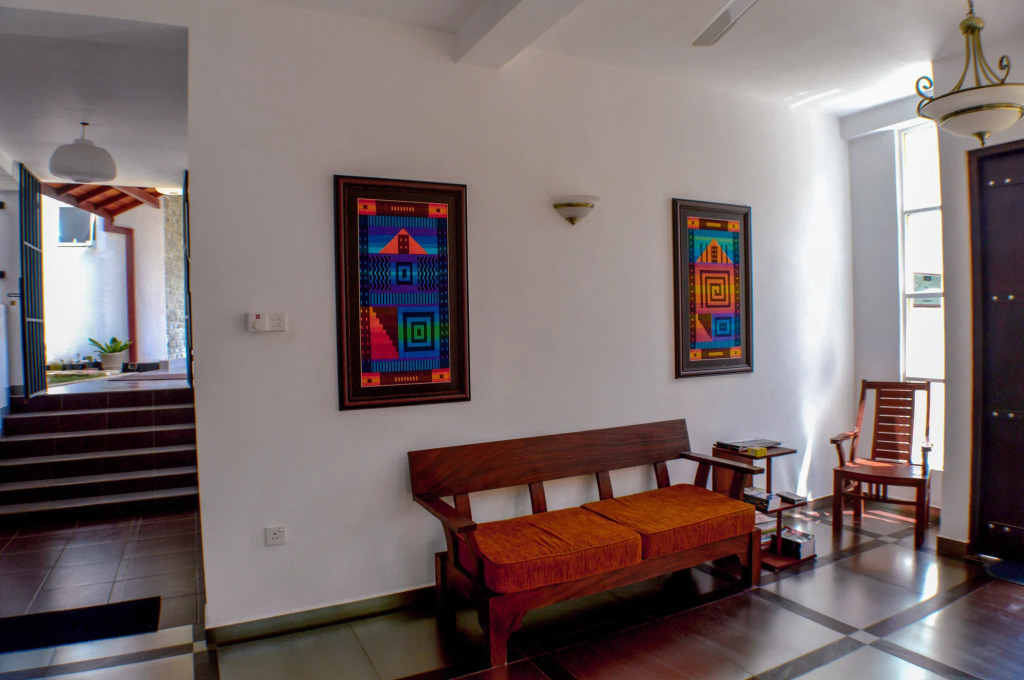 Villa Baywatch, Rumassala