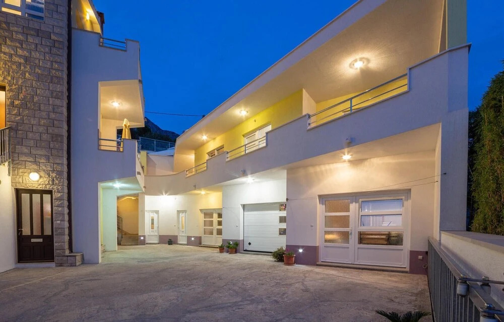 Amazing Home in Lokva Rogoznica With Wifi and 3 Bedrooms