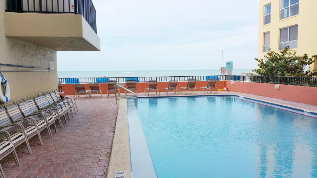 Las Brisas Condominiums