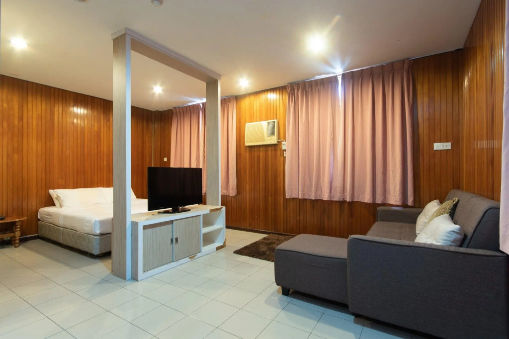OYO 89577 Kristal Hotel