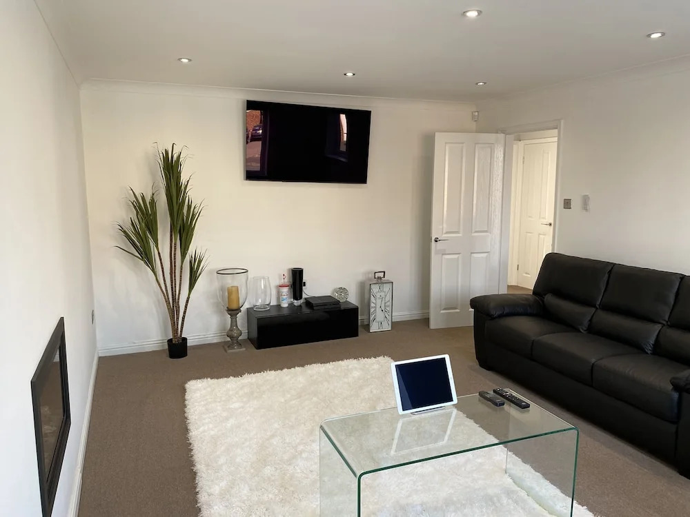 Beautiful Stunning Peaceful 6-bed Showhome Eco Uk