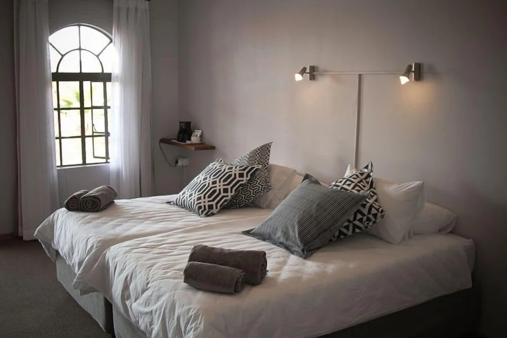 Sweet Thorn Retreat Airport Lodge