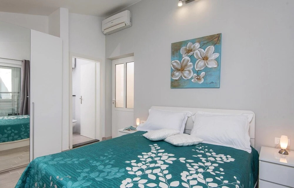 Awesome Home in Sreser with Hot Tub, WiFi & 4 Bedrooms