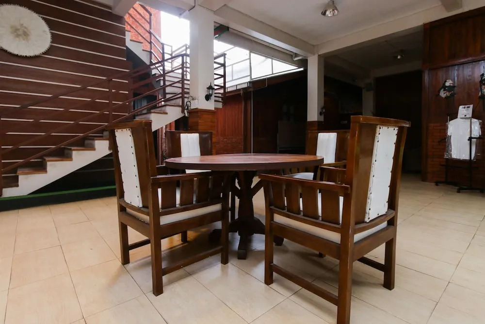 Airy Eco Gunungsari Mawar Putih Batu