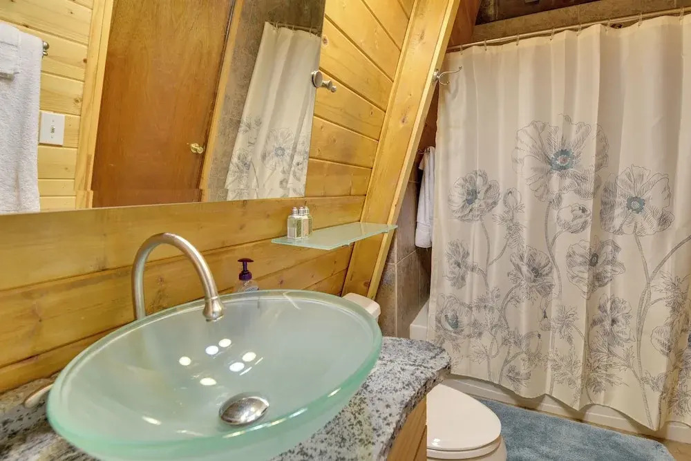 Near Hiking & Golfing: Munds Park Cabin w/ Deck!