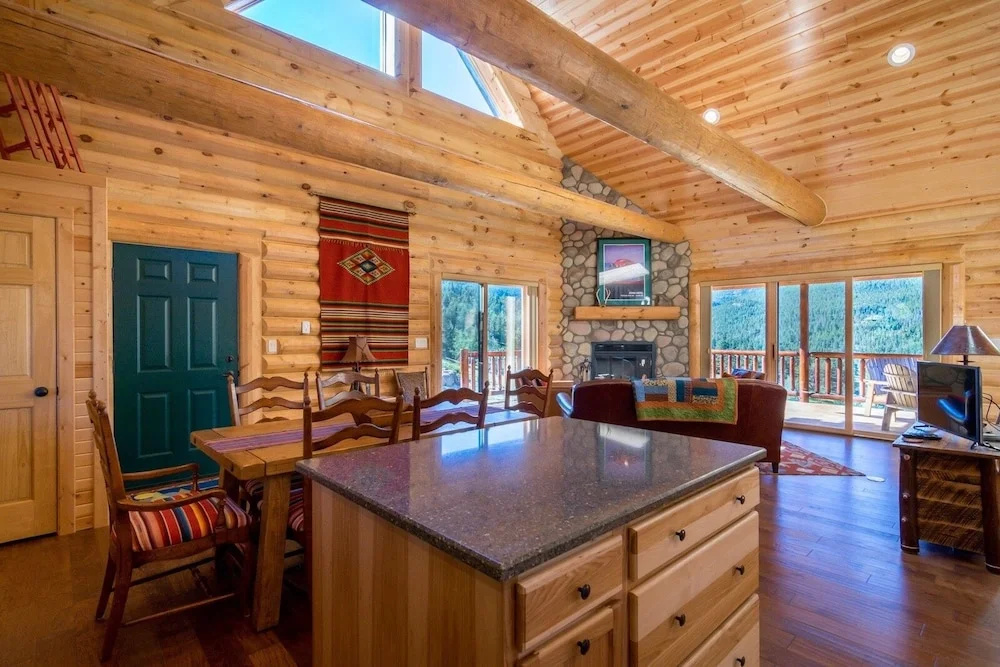 Armstrong Luxury Log Vacation  At Windcliff 4 Bedroom Home by RedAwning