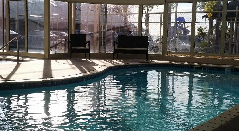 Lake Edge Resort