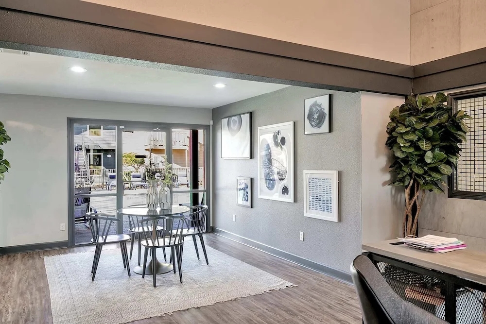 Lovely Midland Getaway With Fitness Center