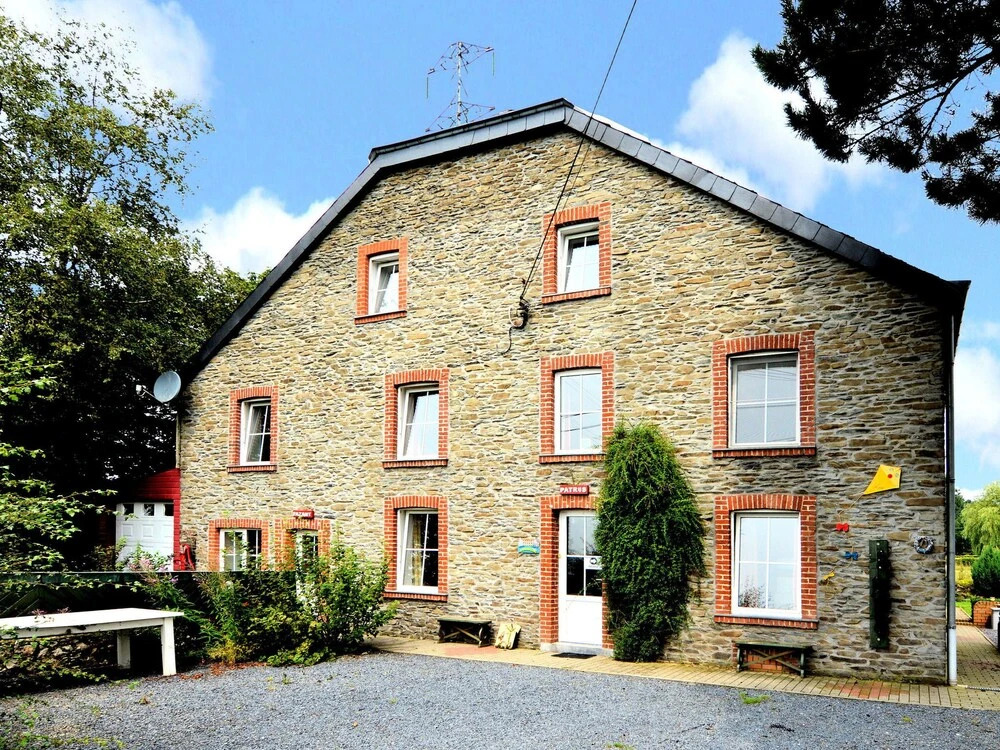 Garden-view Holiday Home in La Roche-en-ardenne