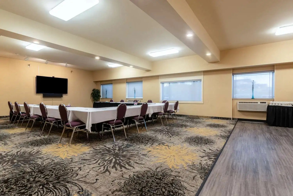 Best Western Plus NorWester Hotel & Conference Centre