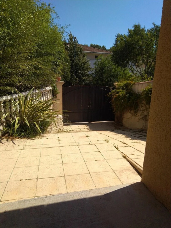 Studio in Marseille, With Pool Access, Enclosed Garden and Wifi - 11 km From the Beach