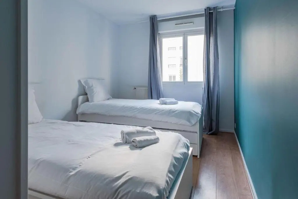Standing apartment in Disneyland BMYGUEST