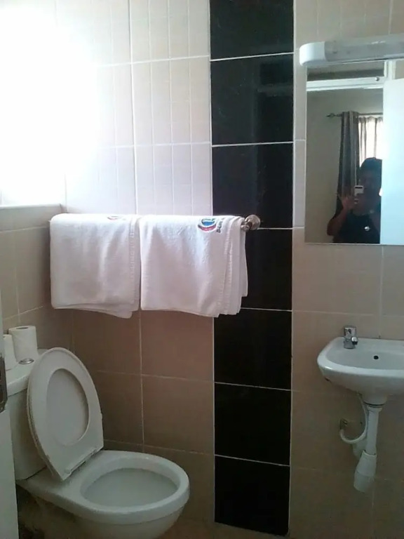 Dlux Hotel