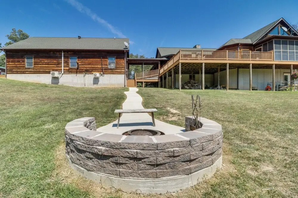 Garnerland in Luray Pet-friendly Cabin w/ Porch