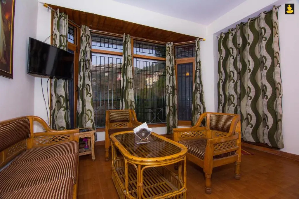 LivingStone 2BHK Cozy Homestay in Kasauli Hills