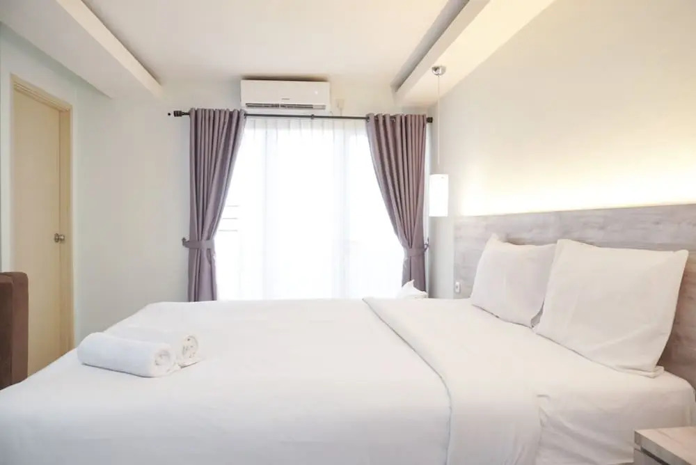 Comfort And Minimalist Studio At Amethyst Apartment