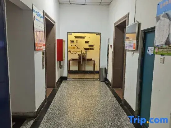 Qingdao Youshe Linhai Homestay (Golden Lion Plaza Branch)