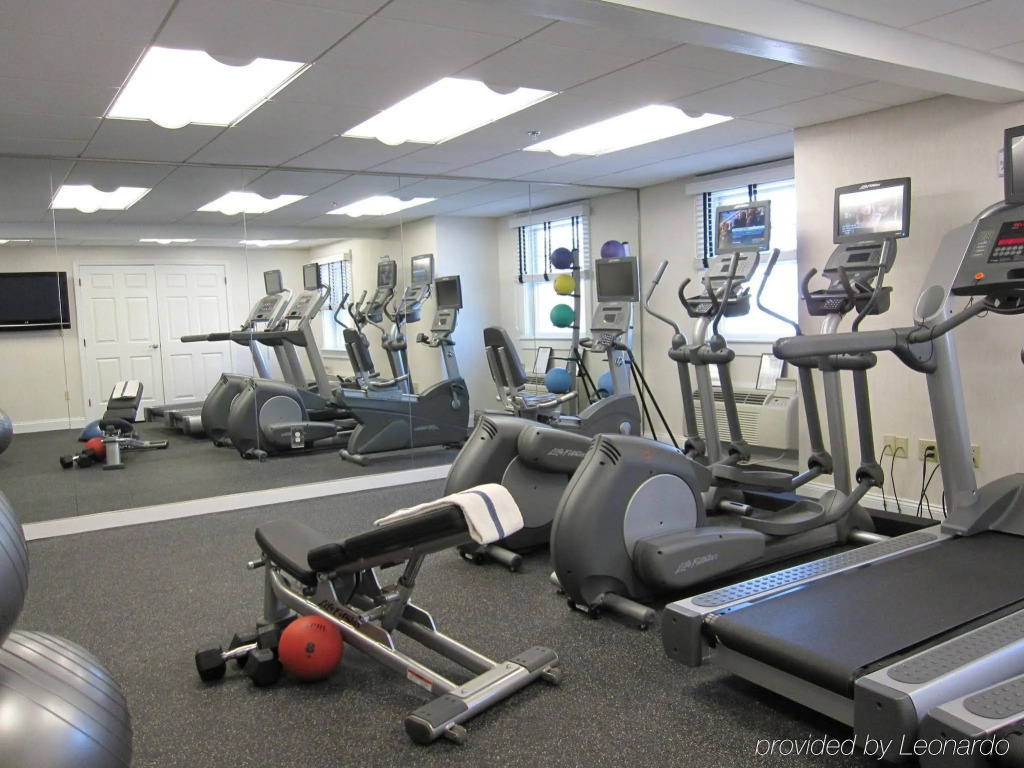 Newport Beach Hotel & Suites
