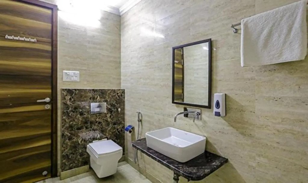 Fabhotel White House Bnb