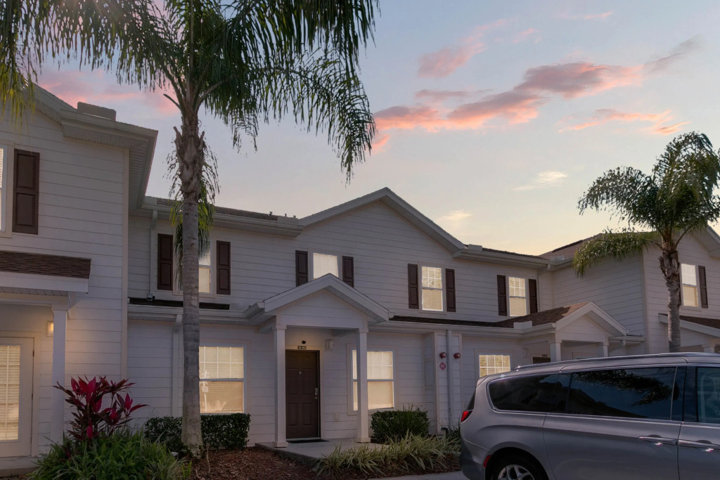 3 Bd 2 Ba Lucaya Village 18-102