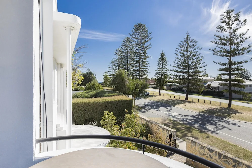 Cottesloe Beach Deluxe Apartment