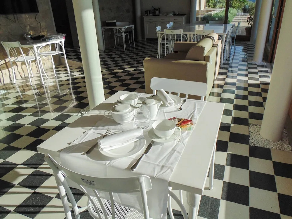 Alimunera Hotel