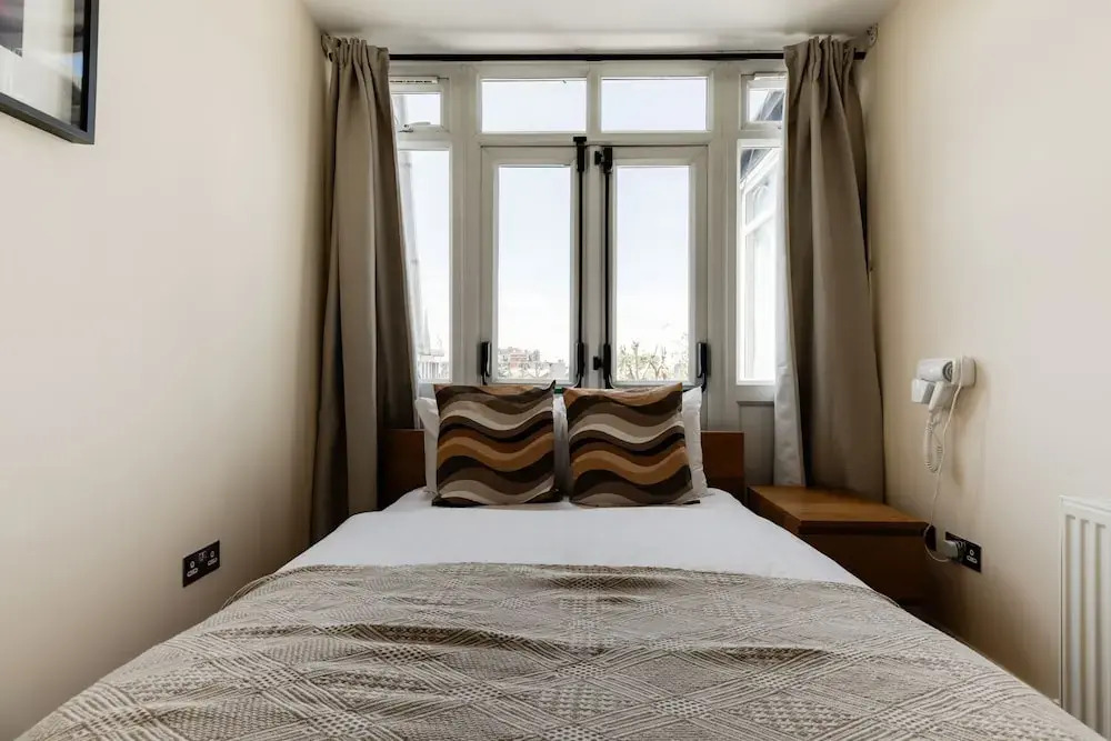 Warm Apartments in Queensway