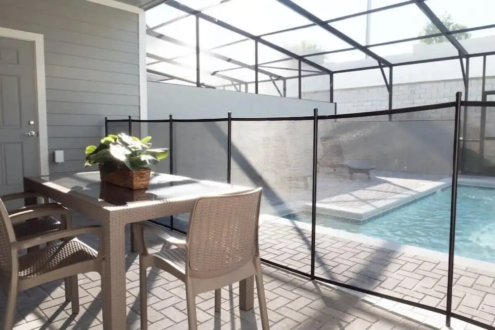 Spacious Townhouse w/ Pool & Free Parking Near Disney