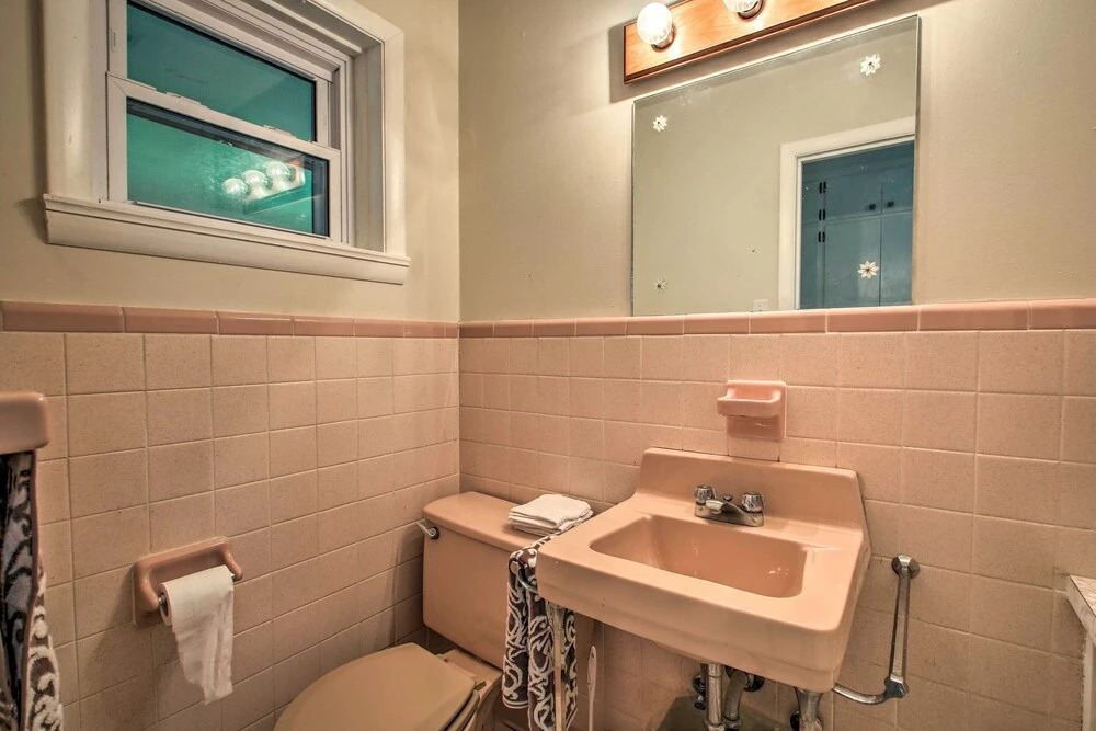 3 Mi to Oaklawn Racing Casino: Spacious Home