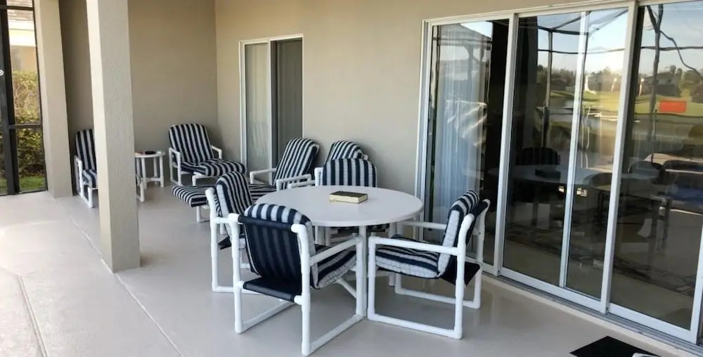 Spacious 5br, 3.5ba W/ 2 Living Areas 5 Bedroom Villa