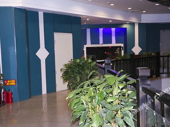 Auchan Business Hotel (Xiaoxigou Subway Station)