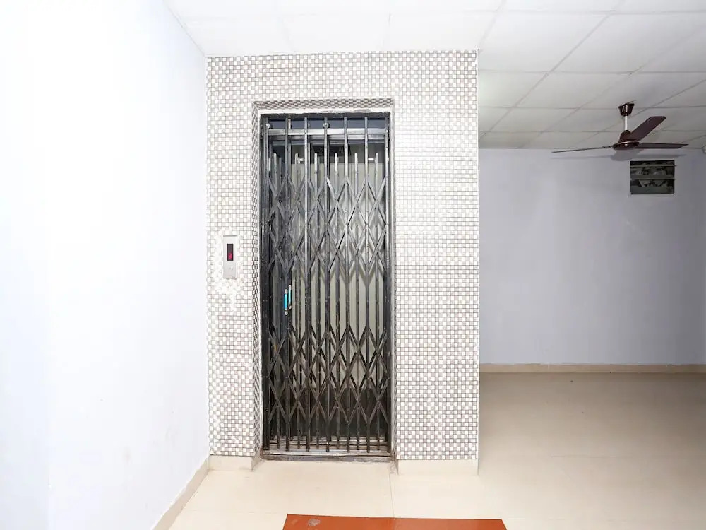OYO 10391 Hotel Royal Sunshine