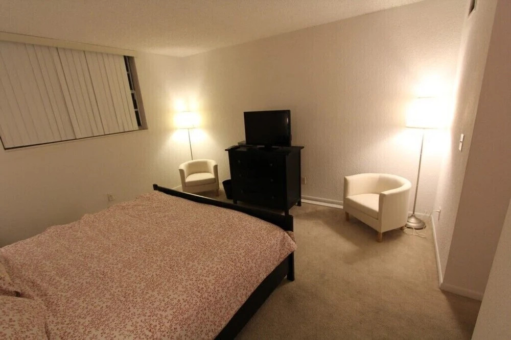 Large 1 Bedroom Bay View Apartment Or610